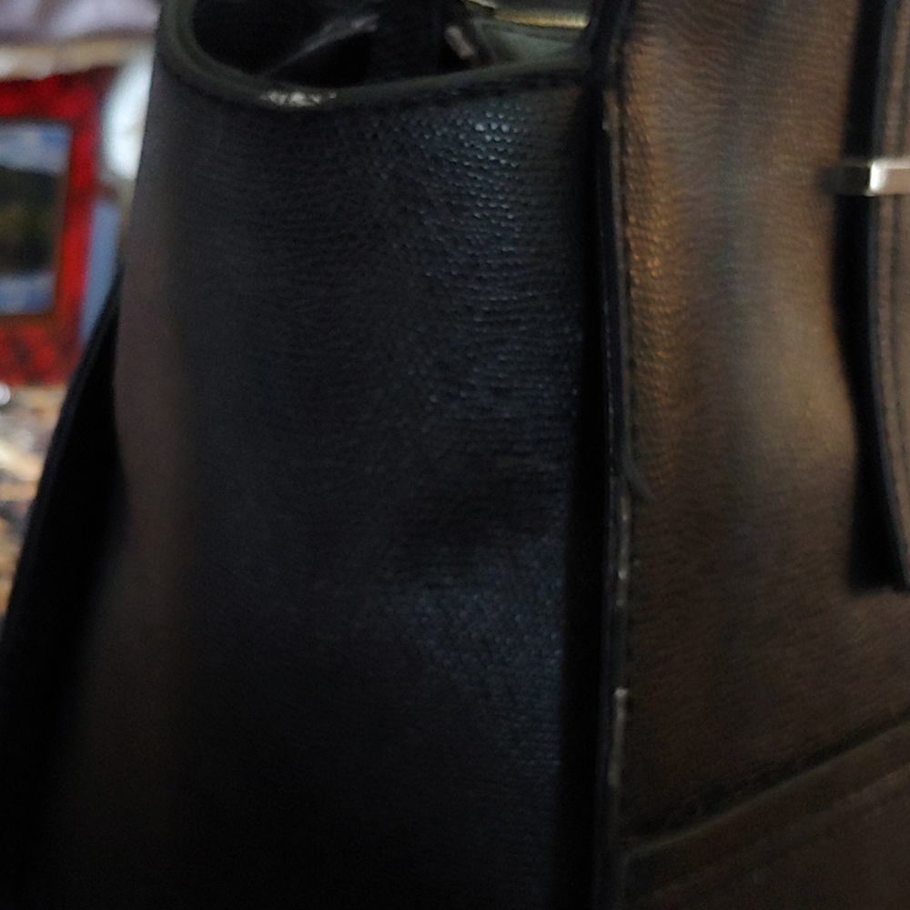 Guess Purse - Picture 6 of 8